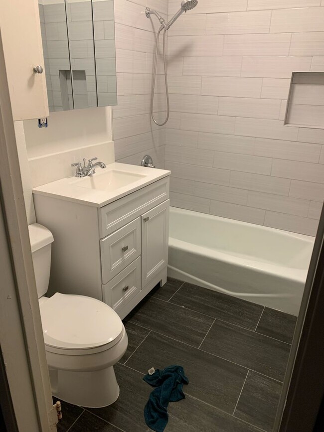 Building Photo - Spacious 2/2 Home for rent in Long Beach!