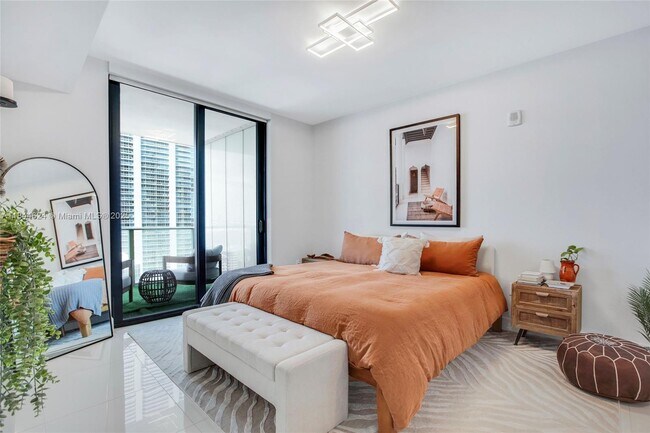 Building Photo - 1010 Brickell Ave