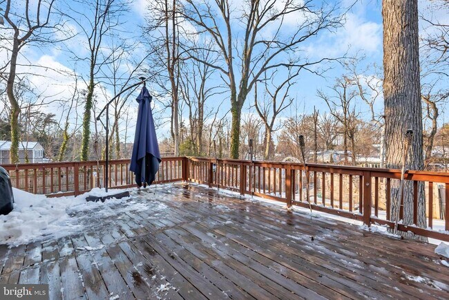 Building Photo - 1080 Crestview Dr