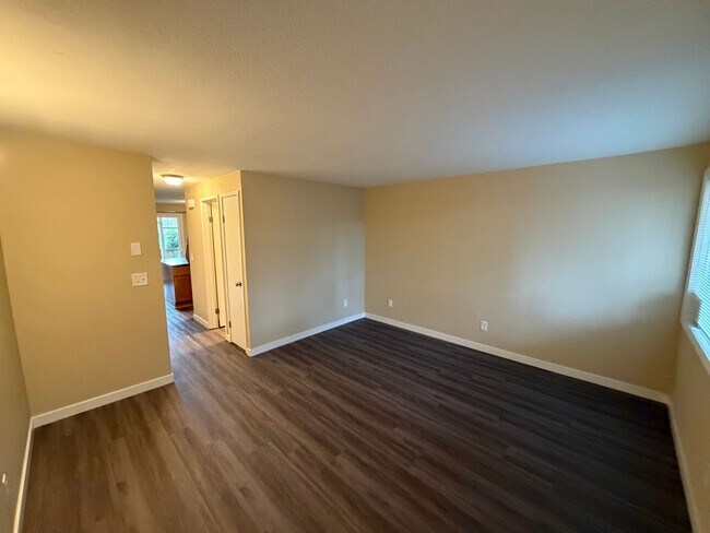 Building Photo - Sunnyside Duplex