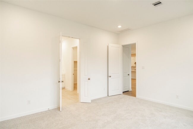 Building Photo - 31026 Sun Vly Dr