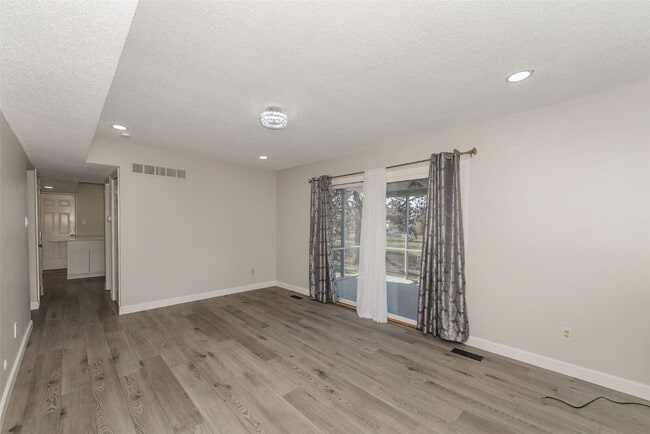 Building Photo - 2285 Hill House Rd