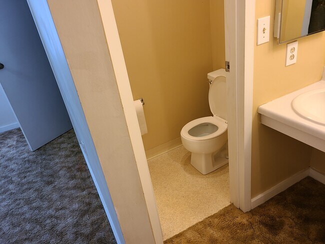 half bath in master bedroom - 2243 Hillcrest