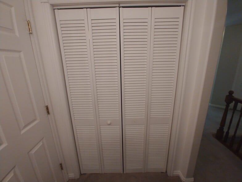 Building Photo - 936 Meadowbrook Dr