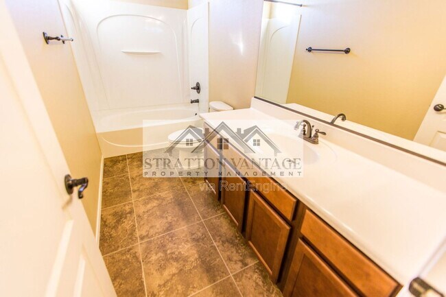 Building Photo - 976 S Adam Way