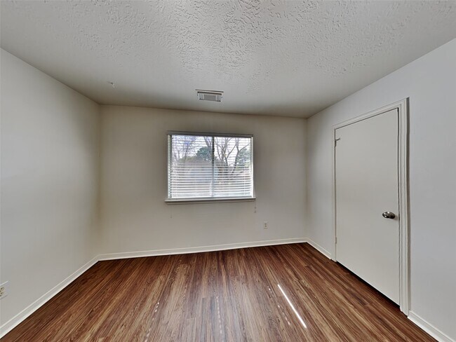 Building Photo - 5349 Yale Dr