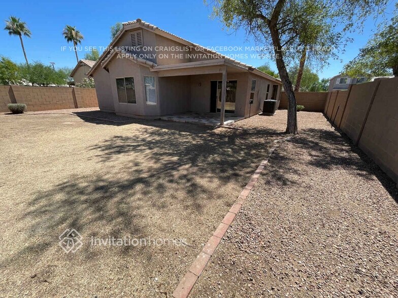 Building Photo - 3812 S 74th Dr