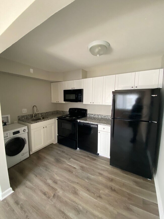 Building Photo - Newly Renovated All Electric 1 Bedroom in ...