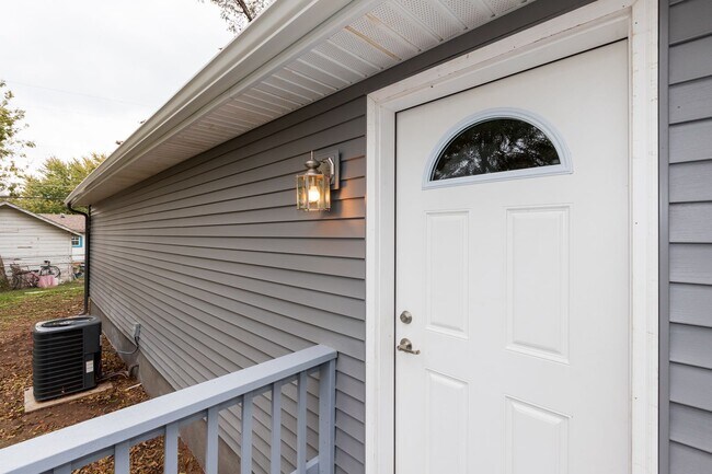 Building Photo - Charming 3-Bedroom Home with Spacious Yard in North Tulsa