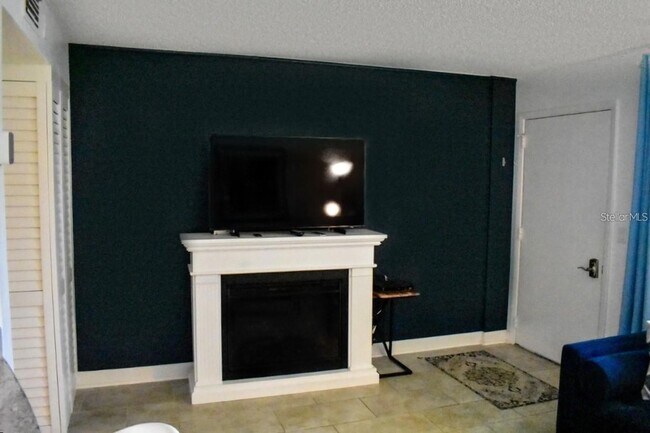 Building Photo - 7420 Bay Island Dr S