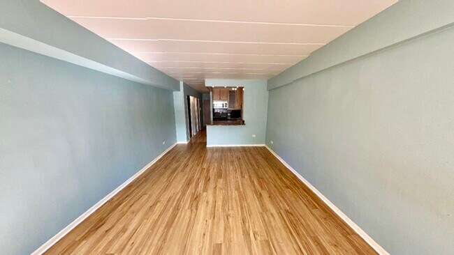 Building Photo - 5616 N Kenmore Ave