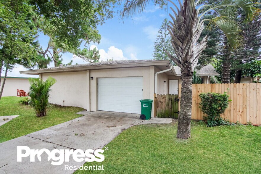 Building Photo - 225 Bayhead Dr