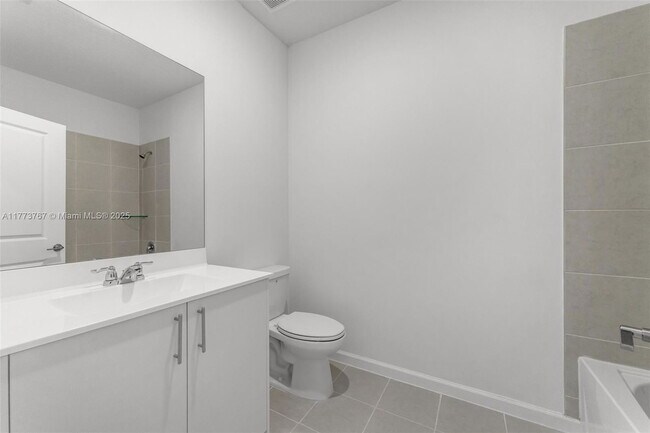 Building Photo - 2700 SE 23rd Ave