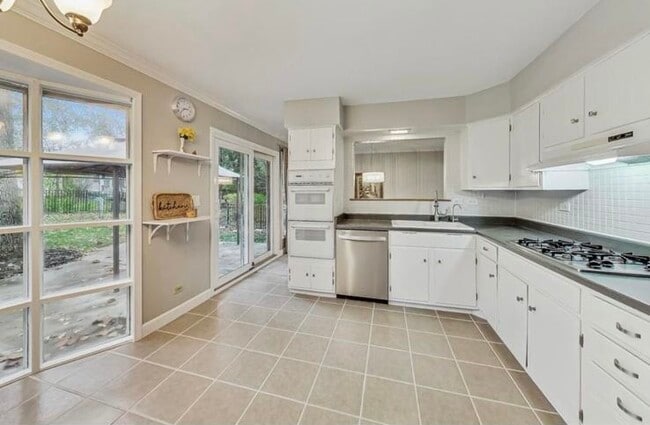 Building Photo - 1232 W Jefferson Ave