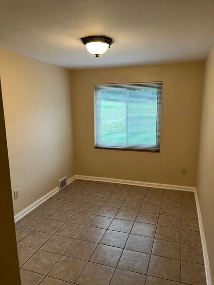 Building Photo - 709 Vallevista Ave