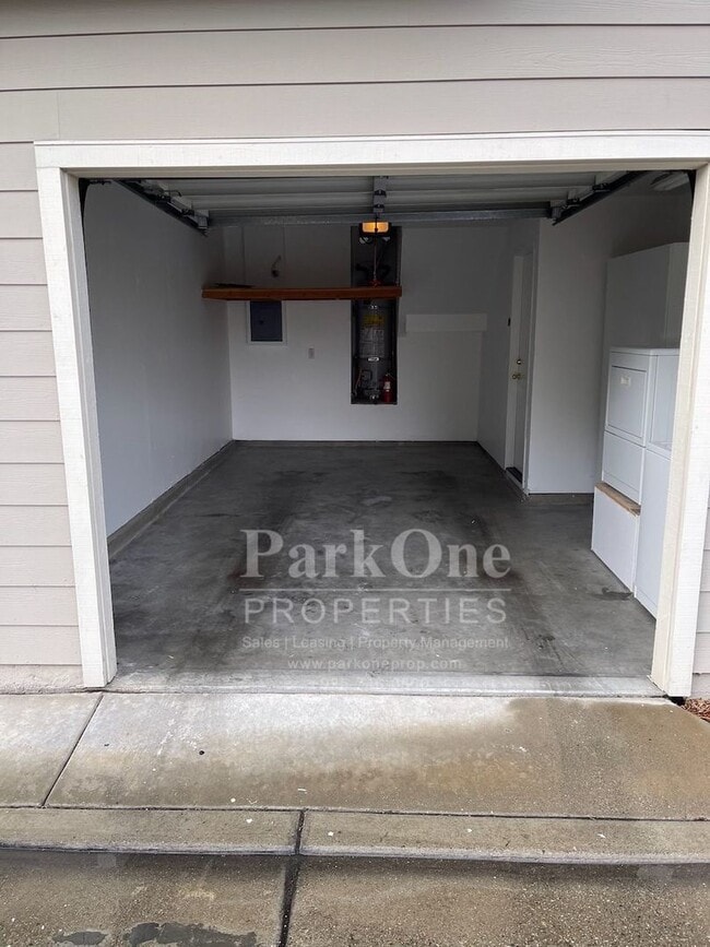 Building Photo - Great Townhouse in Livermore Available Now!