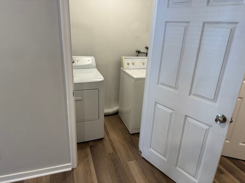 Laundry Room - 3903 King St