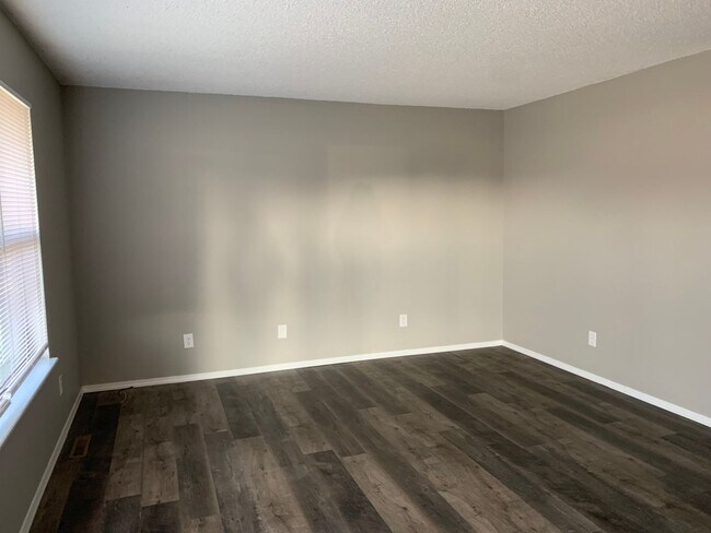 Building Photo - 3028-3030 W 15th St