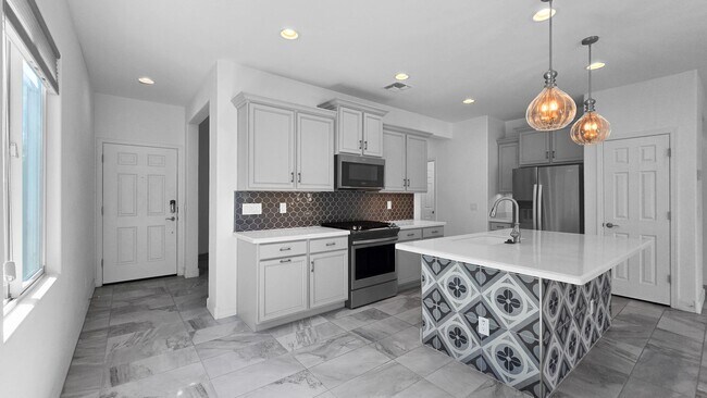 Building Photo - Gorgeous home in gated 55+ community of Canta Mia!