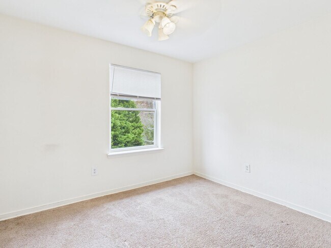 Building Photo - 3510 E Richmond Rd