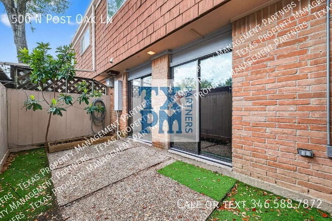 Building Photo - 500 N Post Oak Ln