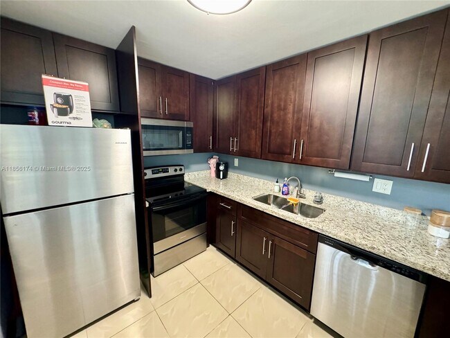 Building Photo - 9495 Evergreen Pl