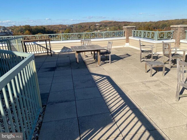 Building Photo - 820 Belmont Bay Dr