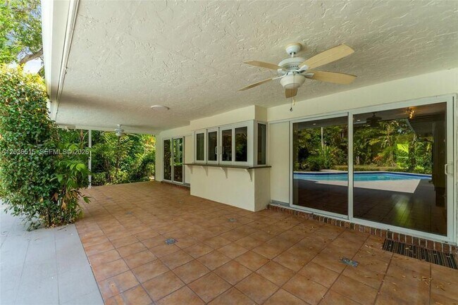 Building Photo - 7711 SW 47th Ave-