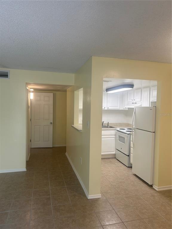 Building Photo - 2513 N Alafaya Trail