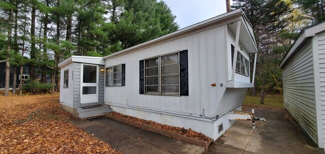 Building Photo - 1 Bedroom Mobile Home on 1 acre lot close ...