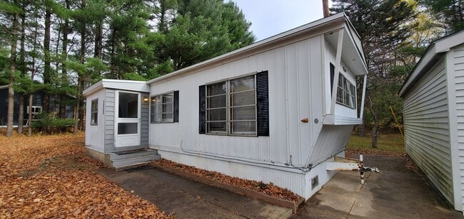 Building Photo - 1 Bedroom Mobile Home on 1 acre lot close to Tart Trail Leelanu Coutny
