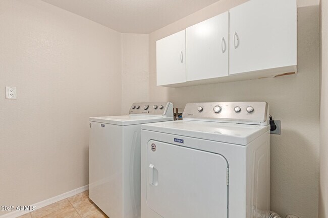 Building Photo - 2302 E Torrey Pines Pl