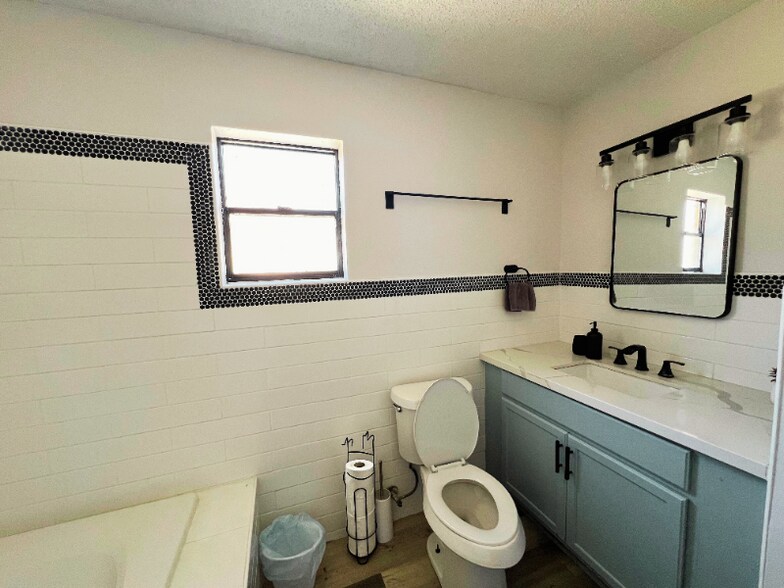 Building Photo - 5009 N Villere St