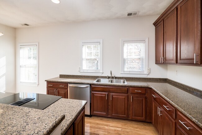 Building Photo - 915 Colley Ave