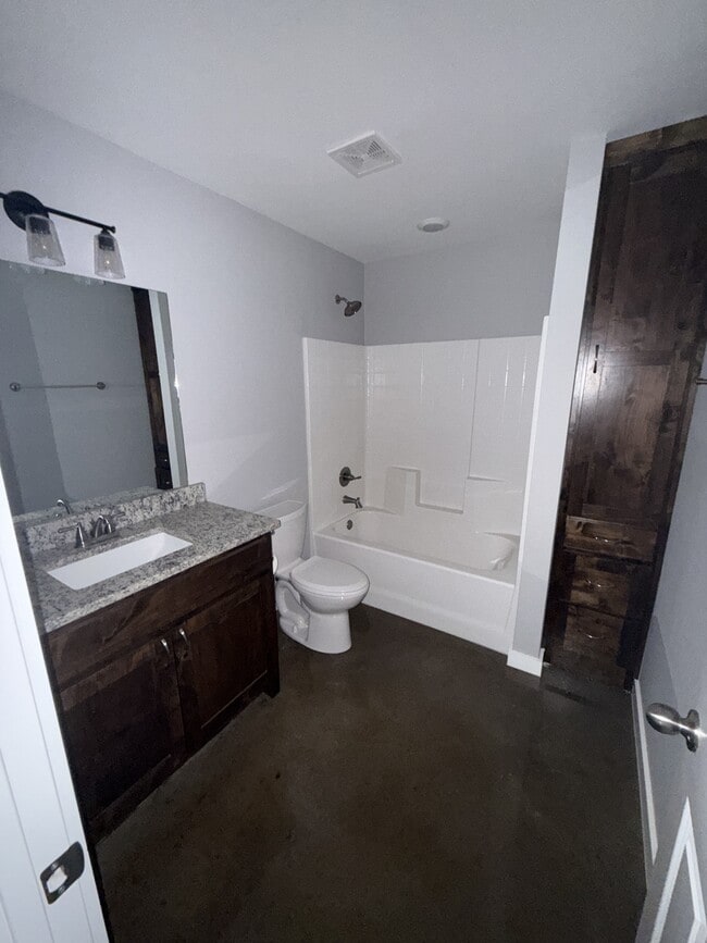 Building Photo - 104 Chloe Dr