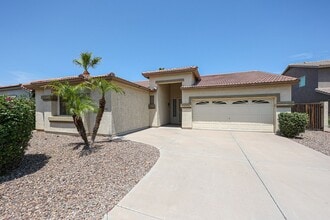 Building Photo - Lovely 4Bedroom/2Bath in the Heart of Chandler