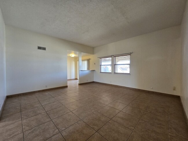 Building Photo - 2300 Calle Brocha