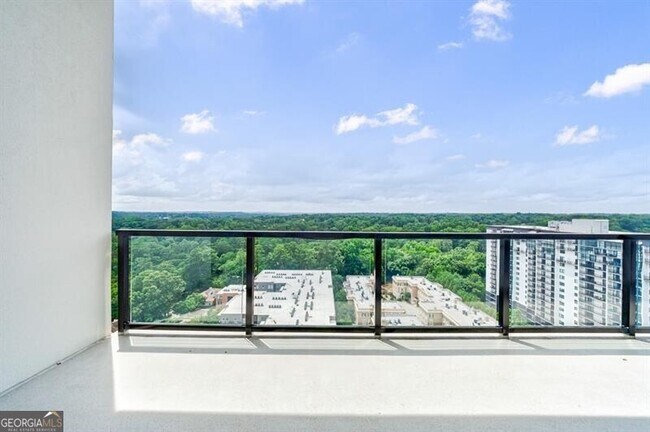 Building Photo - 2425 Peachtree Rd NE