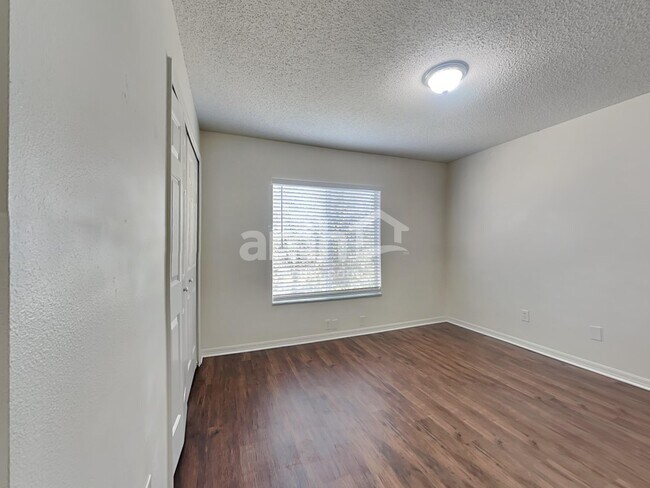 Building Photo - 12723 Longcrest Dr