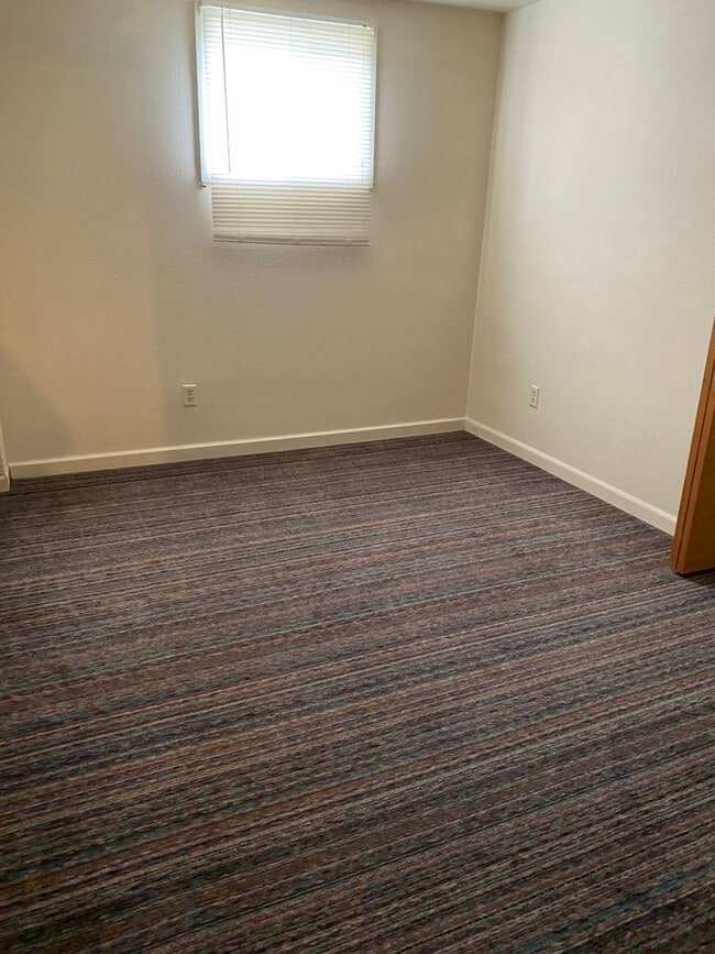 Building Photo - 208 N 1st St