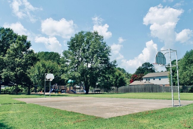 Building Photo - A Ranch Home In Great Neck!  Ready NOW!  P...