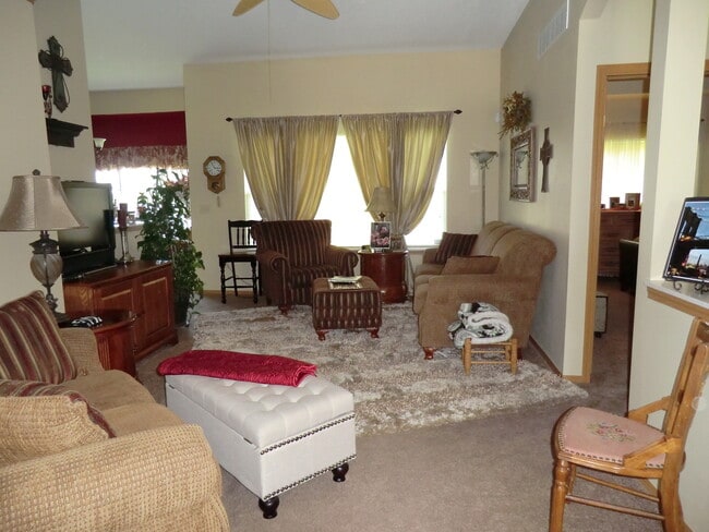 Building Photo - Lovely Duplex in 55+ Community