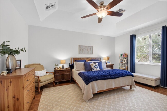 Building Photo - 320 Via Villagio