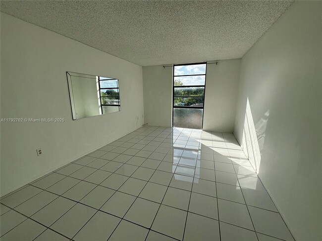 Building Photo - 16950 W Dixie Hwy