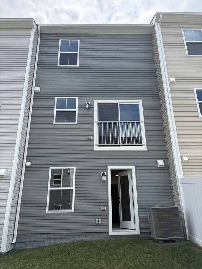 Building Photo - 18 Ironwood Ct