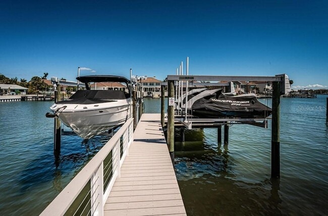 Building Photo - 2180 Dolphin Blvd S