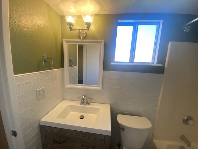 Building Photo - 1275 Peterson Ranch Rd