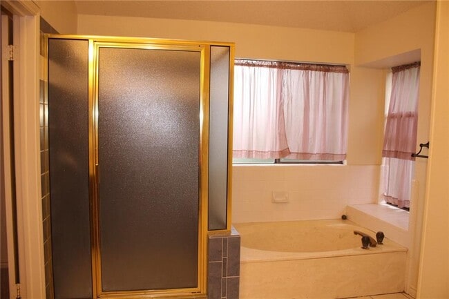 Building Photo - 2141 Surrender Ave