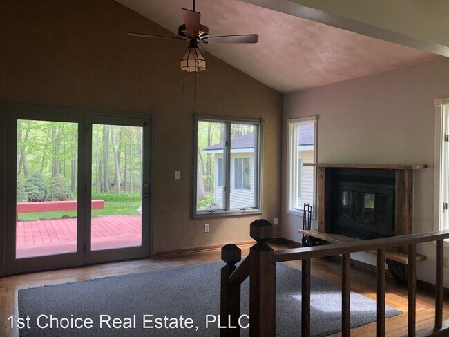 Building Photo - 2 br, 1 bath House - 10601 Riverside Drive