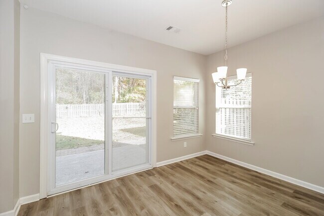 Building Photo - 134 Creekwood Tr